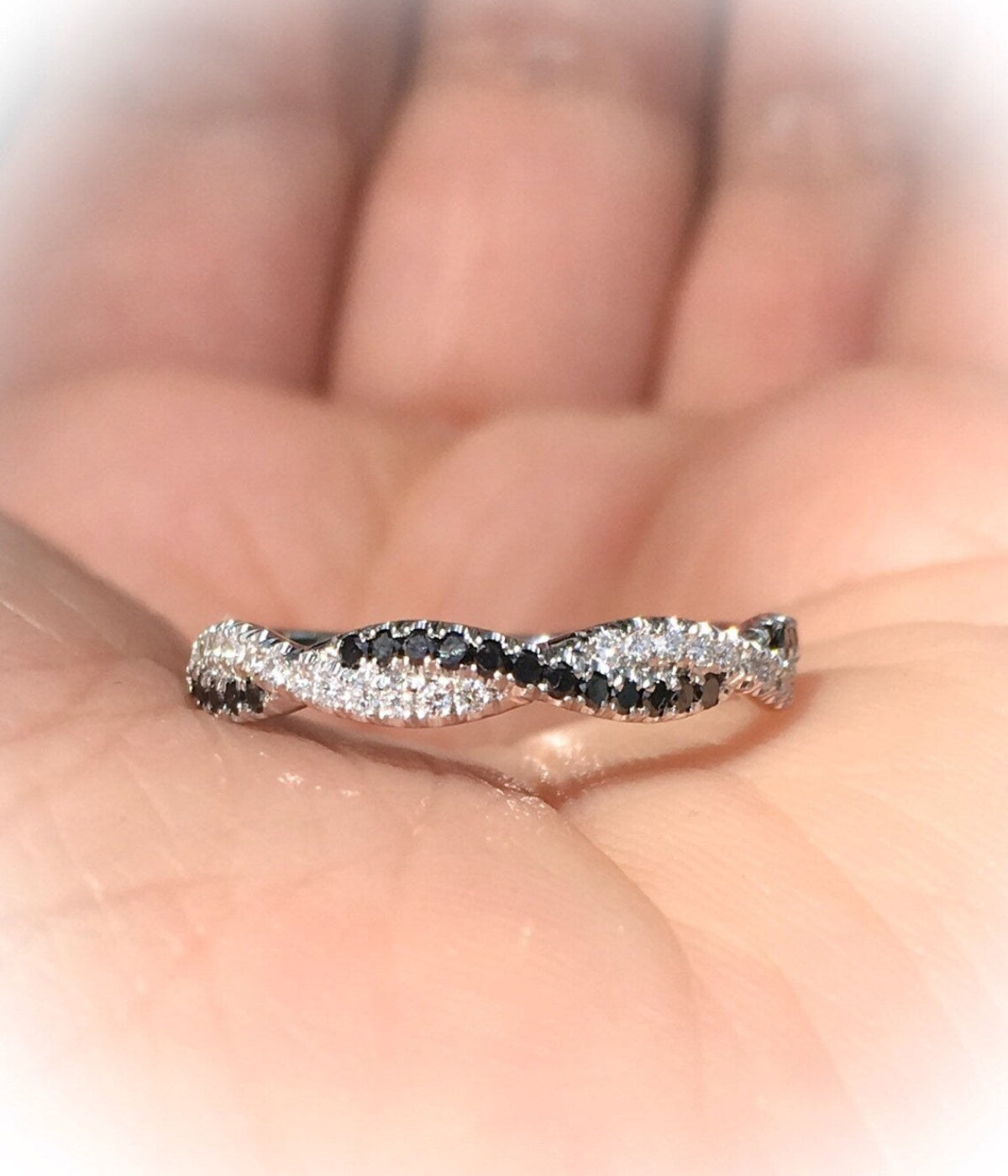 Black and White Diamond Twist Ring Pave 2.8 MM/ Women's Diamond Wedding Twistband/ Black & White Intertwined Stacking Ring/ 14K 18K Platinum