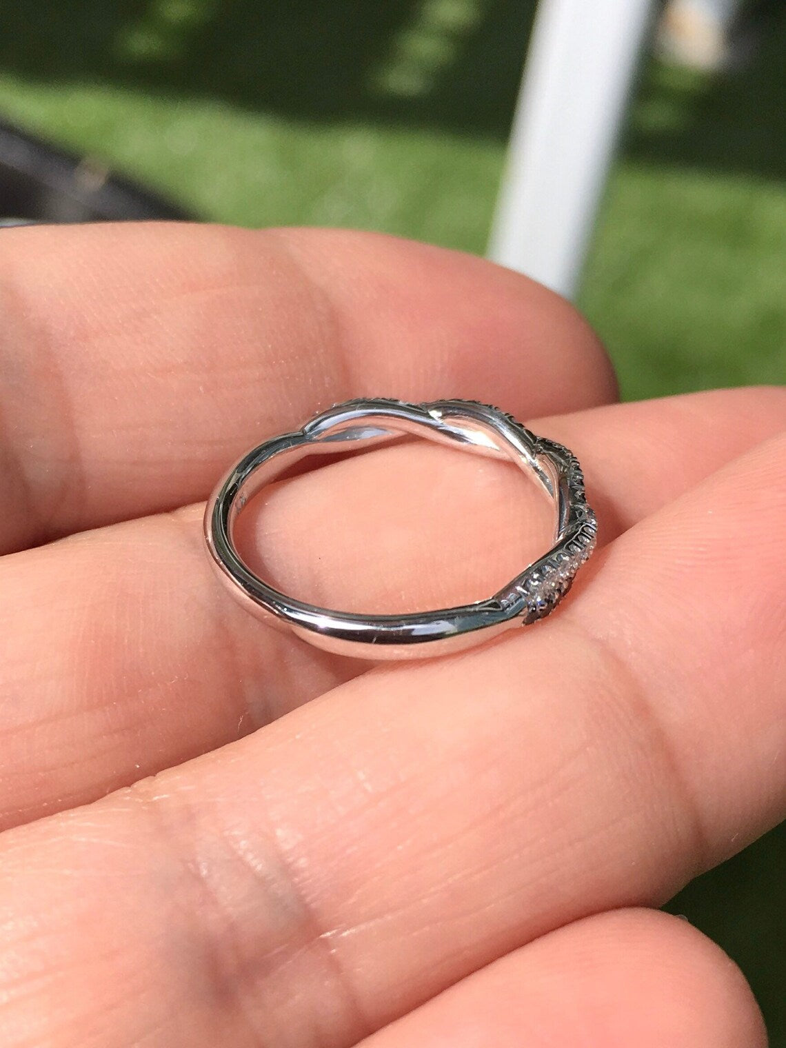 Black and White Diamond Twist Ring Pave 2.8 MM/ Women's Diamond Wedding Twistband/ Black & White Intertwined Stacking Ring/ 14K 18K Platinum