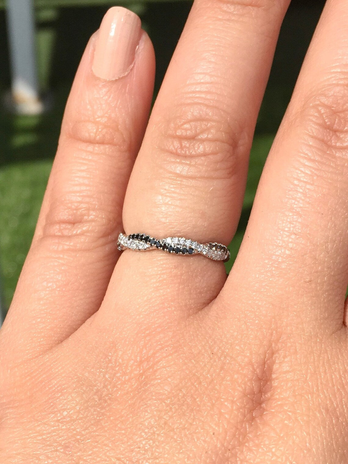 Black and White Diamond Twist Ring Pave 2.8 MM/ Women's Diamond Wedding Twistband/ Black & White Intertwined Stacking Ring/ 14K 18K Platinum