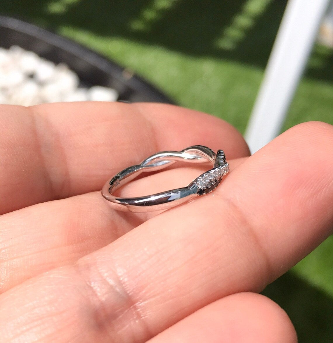 Black and White Diamond Twist Ring Pave 2.8 MM/ Women's Diamond Wedding Twistband/ Black & White Intertwined Stacking Ring/ 14K 18K Platinum